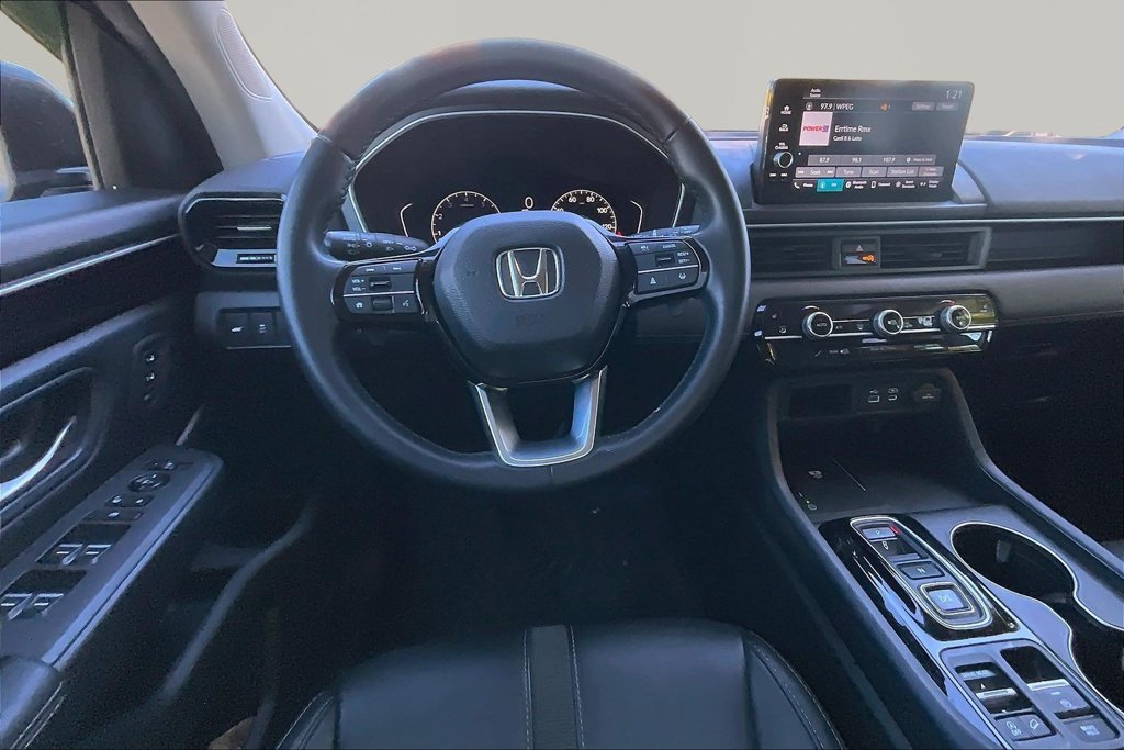 Used 2025 Honda Pilot EX-L image 9