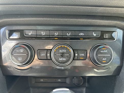 Used 2021 Volkswagen Tiguan SE w/ Panoramic Sunroof Package FWD image 21
