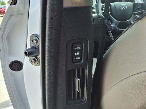 Used 2024 Honda Odyssey Elite image 18