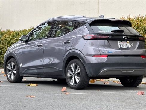 Used 2022 Chevrolet Bolt EUV LT w/ Convenience Package image 6