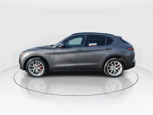 Used 2018 Alfa Romeo Stelvio Ti Sport image 5