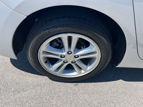 Used 2018 Chevrolet Cruze LT FWD image 10