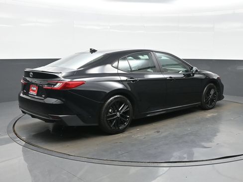 Used 2025 Toyota Camry SE FWD image 6