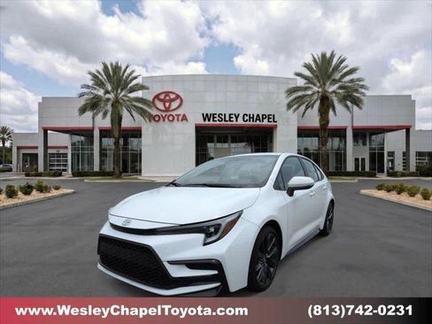 Certified 2025 Toyota Corolla SE FWD image 1