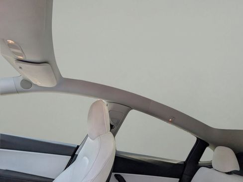 Used 2021 Tesla Model Y Long Range AWD/4WD image 18
