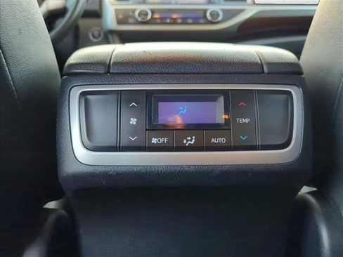 Used 2014 Toyota Highlander Limited image 24