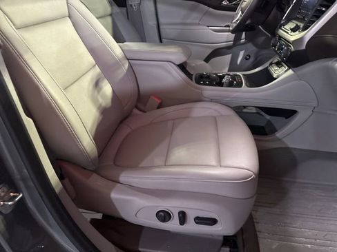 Used 2023 GMC Acadia SLT w/ Technology Package image 7