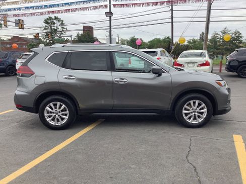 Used 2018 Nissan Rogue SV AWD/4WD image 8