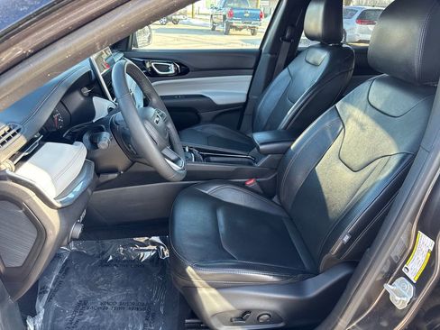 Certified 2023 Jeep Compass Limited image 11