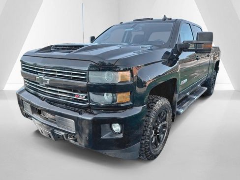 Used 2019 Chevrolet Silverado 2500 LT w/ Midnight Edition AWD/4WD image 3