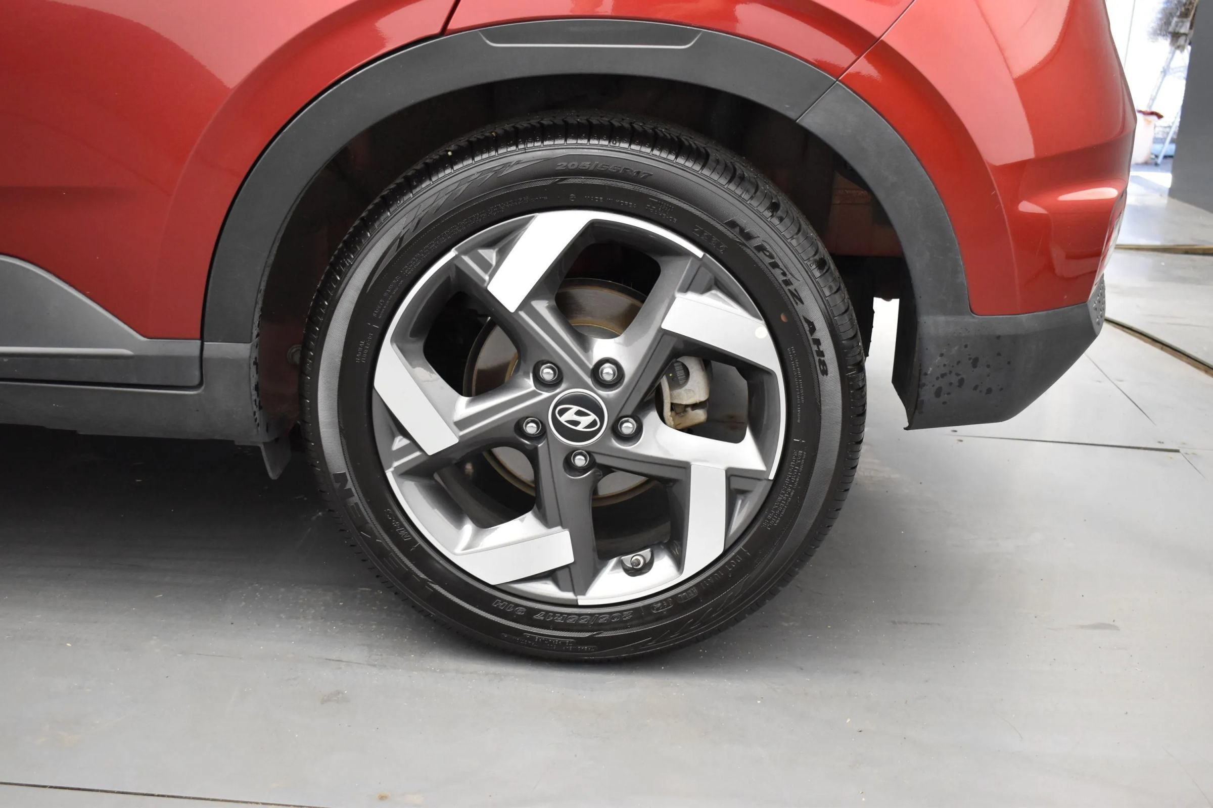 Used 2025 Hyundai Venue Limited FWD image 35