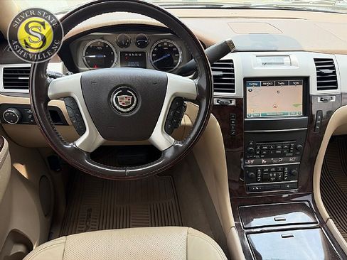 Used 2011 Cadillac Escalade ESV Premium AWD/4WD image 30