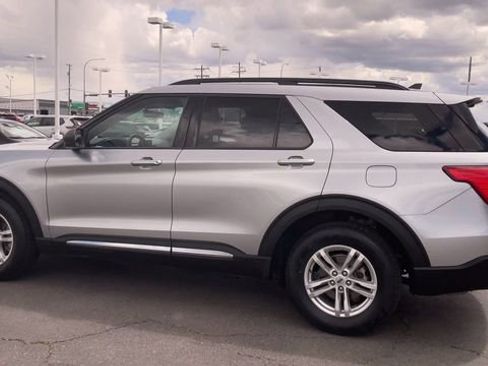 Used 2024 Ford Explorer XLT w/ Equipment Group 202A AWD/4WD image 7