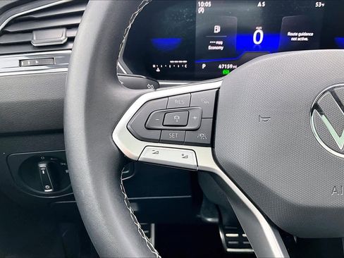 Used 2023 Volkswagen Tiguan SE R-Line image 23