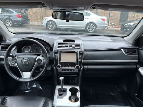 Used 2014 Toyota Camry SE w/ Moonroof Package FWD image 22