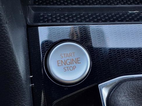 New 2025 Volkswagen Taos SEL image 30