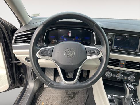 Used 2023 Volkswagen Jetta SE w/ Panoramic Sunroof Package FWD image 15