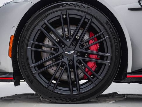 Used 2025 Aston Martin V8 Vantage Coupe RWD image 15