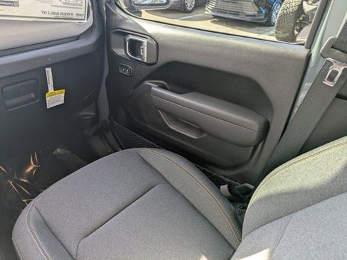 New 2025 Jeep Gladiator Sport image 15