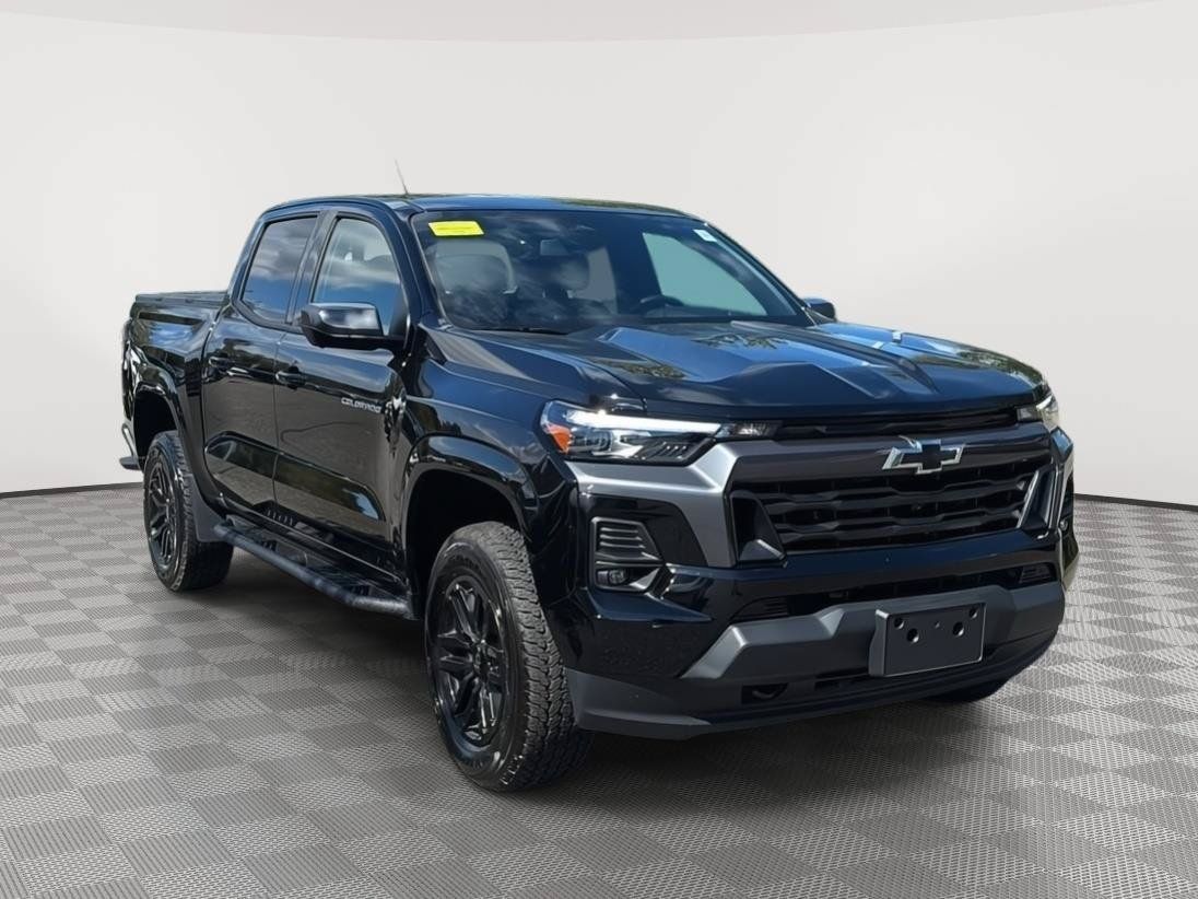 Used 2026 Chevrolet Colorado LT w/ LT Convenience Package AWD/4WD image 3