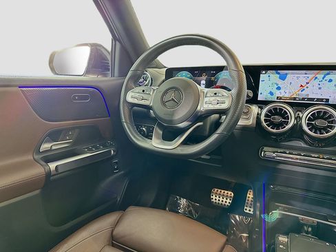 Used 2022 Mercedes-Benz GLB 250 image 25