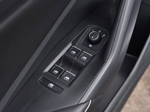 Certified 2025 Volkswagen Jetta Sport FWD image 8