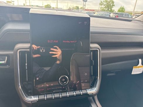 New 2026 GMC Yukon Denali Ultimate AWD/4WD image 10