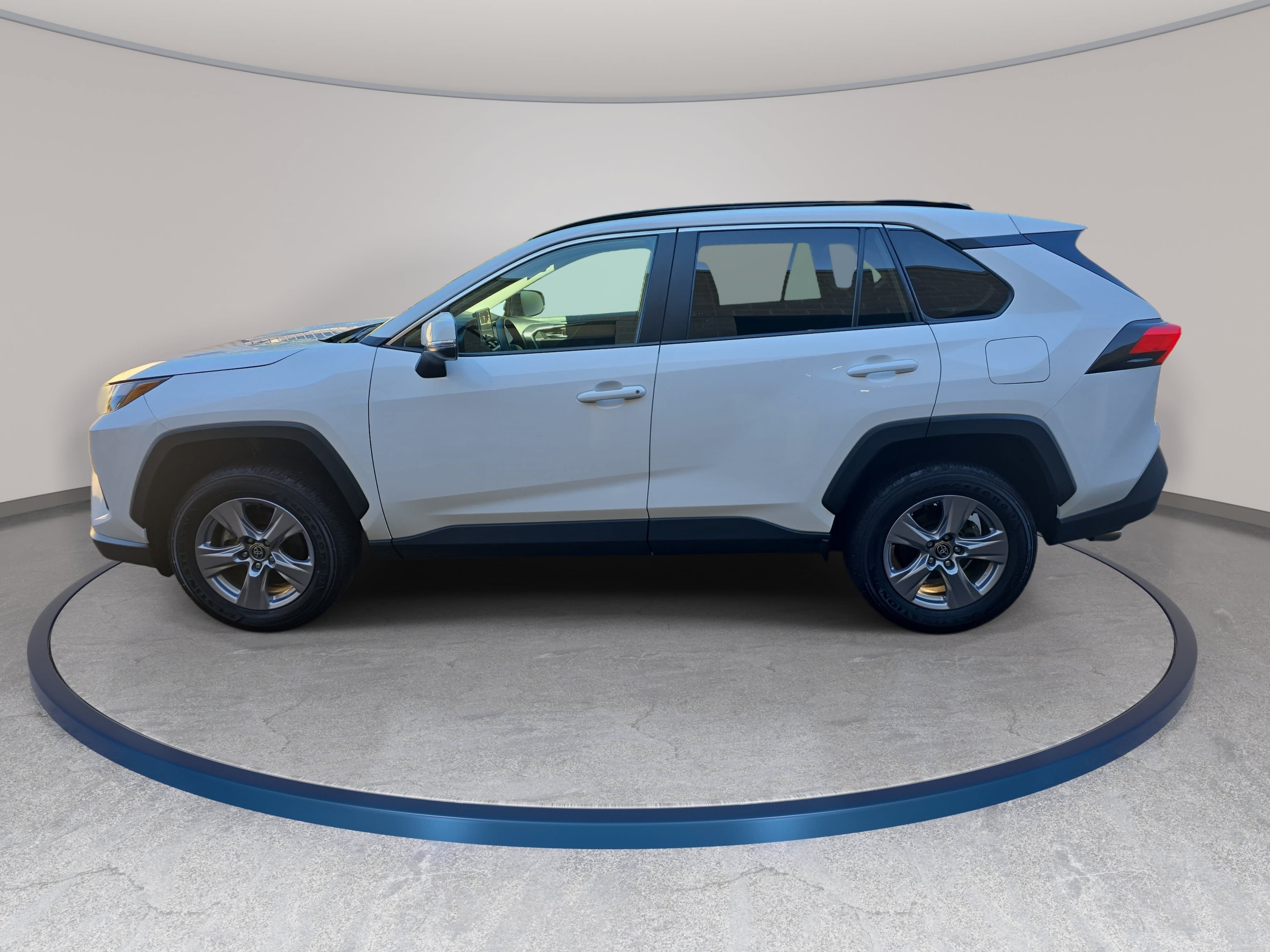 Used 2025 Toyota RAV4 XLE FWD image 8