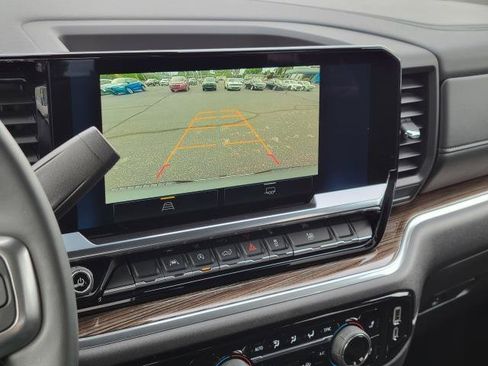 Used 2024 Chevrolet Silverado 1500 LT AWD/4WD image 19