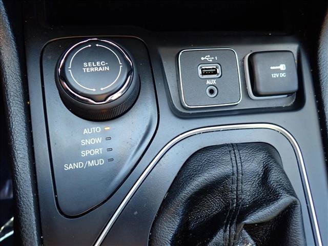 Used 2019 Jeep Cherokee Latitude Plus w/ Comfort/Convenience Group AWD/4WD image 20