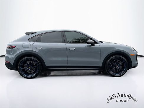Used 2022 Porsche Cayenne Turbo GT AWD/4WD image 8