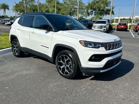 Used 2025 Jeep Compass Limited AWD/4WD image 3