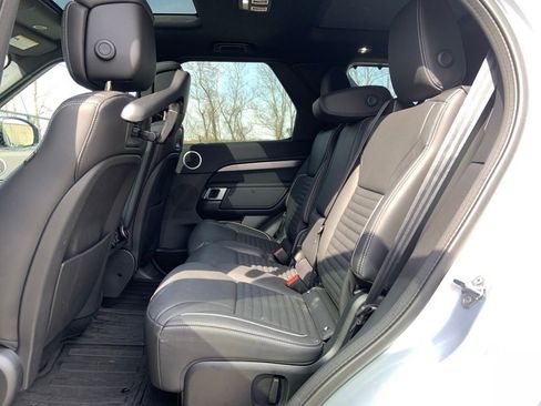 Used 2024 Land Rover Discovery Dynamic SE AWD/4WD image 17