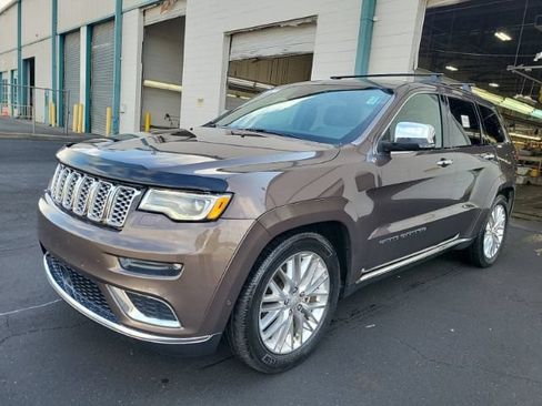 Used 2018 Jeep Grand Cherokee Summit AWD/4WD image 3