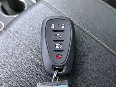 Used 2020 Chevrolet Traverse LT w/ LT Premium Package image 36