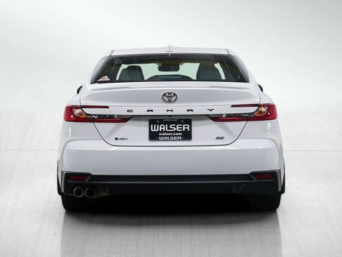 Used 2025 Toyota Camry SE image 4