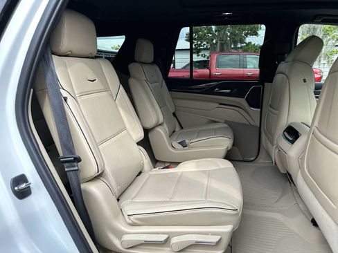 Used 2023 Cadillac Escalade Premium Luxury AWD/4WD image 19