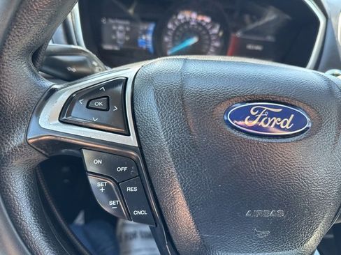 Used 2017 Ford Fusion SE w/ Fusion SE Technology Package image 24