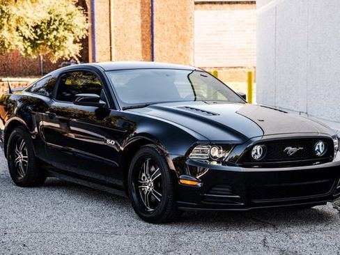 Used 2013 Ford Mustang GT Premium image 7