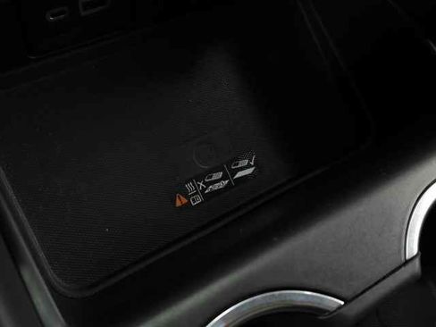 Used 2022 GMC Yukon XL SLT w/ SLT Premium Package image 36