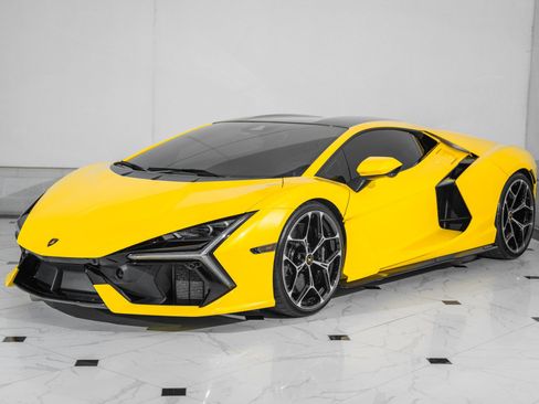 Used 2024 Lamborghini Revuelto image 5