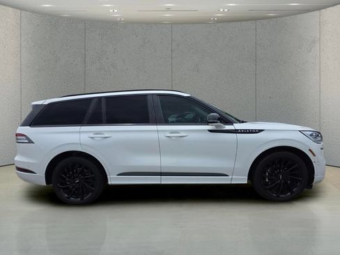 Used 2024 Lincoln Aviator Reserve w/ Equipment Group 201A AWD/4WD image 3