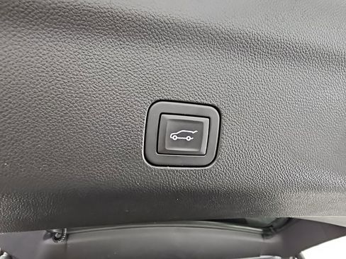 Used 2025 GMC Yukon XL AT4 w/ AT4 Premium Package image 39