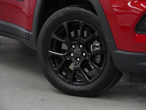 Used 2025 Jeep Compass Latitude w/ Altitude Special Edition AWD/4WD image 4