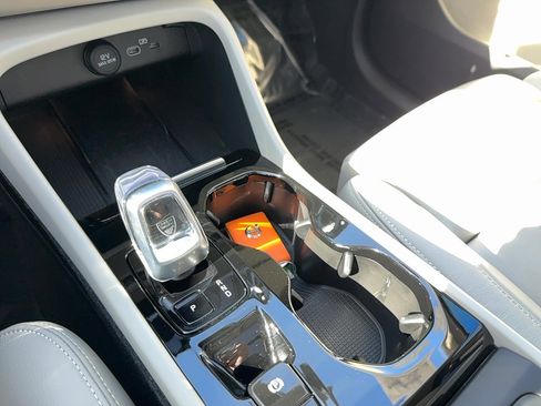 Certified 2023 Volvo XC40 B5 Plus w/ Protection Package Premier image 22