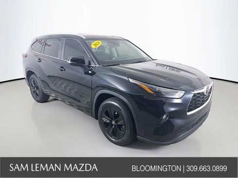 Used 2024 Toyota Highlander XLE FWD image 1