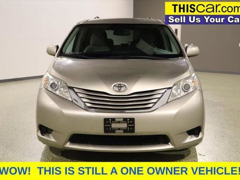 Used 2015 Toyota Sienna LE FWD image 3