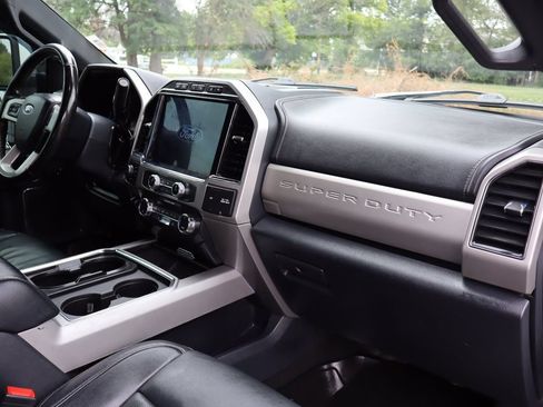 Used 2022 Ford F250 Lariat w/ Lariat Ultimate Package AWD/4WD image 17