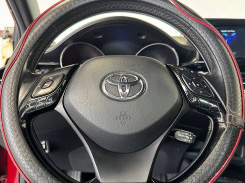 Used 2018 Toyota C-HR XLE FWD image 15