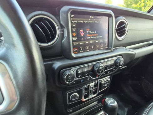 Used 2021 Jeep Wrangler Unlimited Sahara w/ Cold Weather Group AWD/4WD image 28